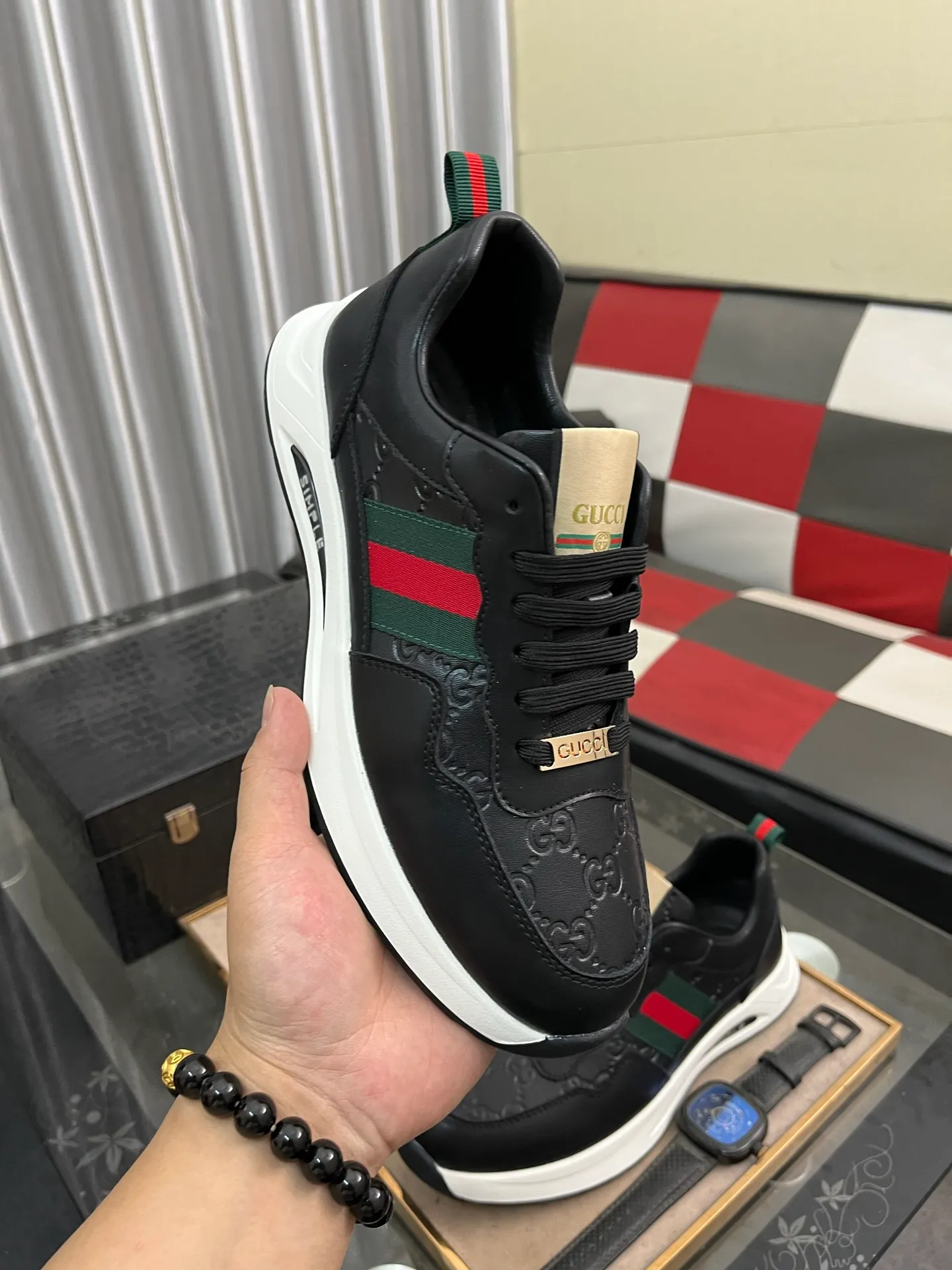 Men's shoes💰420⌚️⌚️[GUCCI] Gucci men's casual shoes are absolutely popular🔥The ultimate matching item for trendy men! The charm of super texture is unstoppable. This is the main recommendation. The upper is made of high-quality cowhide, with pig lining feet and wear-resistant rubber sole. It is noble and elegant! Extremely comfortable🎁🎁You can be as handsome as you want💪 Size 38-44! 2️⃣colors available